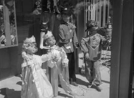 חנויות מציעות תחפושות לחג הפורים