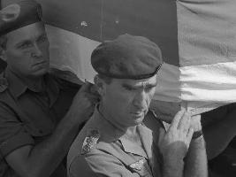 אלוף משנה אריה רגב וסרן גד מנלה מובאים למנוחות