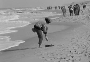 [סרטים ביתיים קיבוץ יד מרדכי - טיול ט"ו בשבט בחוף אשקלון]