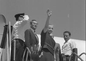 גולדה מאיר טסה לפגישה עם נשיא ארה