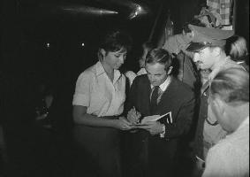 הזמר הצרפתי-אמריקני שארל אזנבור מבקר בישראל