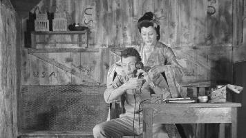 ההצגה ״בית התה של ירח אוגוסט״ בתיאטרון הבימה