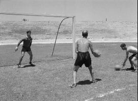 נבחרת הכדורגל יוצאת למשחק במוסקבה לקראת האולימפיאדה