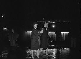 גניפר גונס ודייויד אוליבר סלזניק מבקרים בארץ