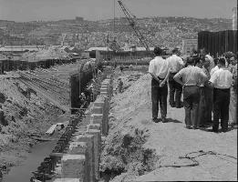 שר התחבורה בן אהרון מבקר באתר מספנות ישראל